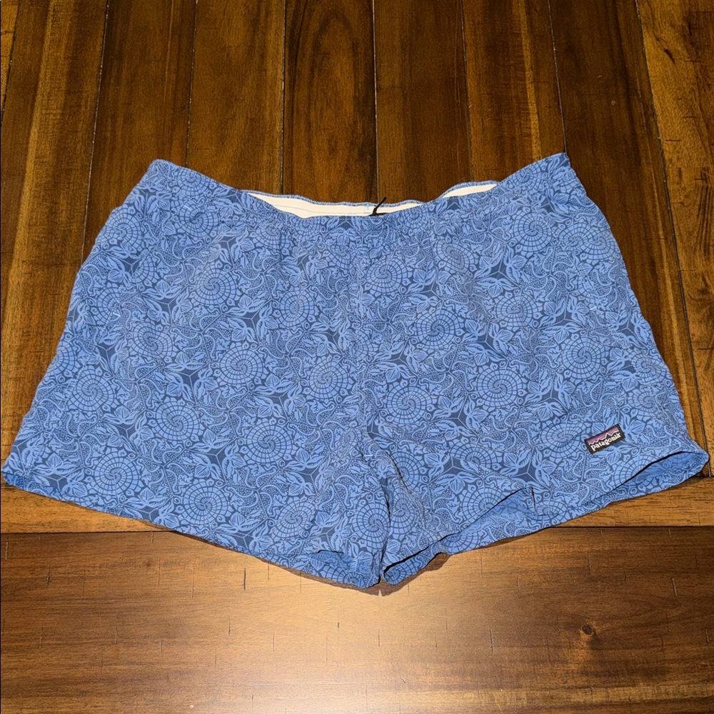 Patagonia Women's Athletic Blue Patterned Shorts XL